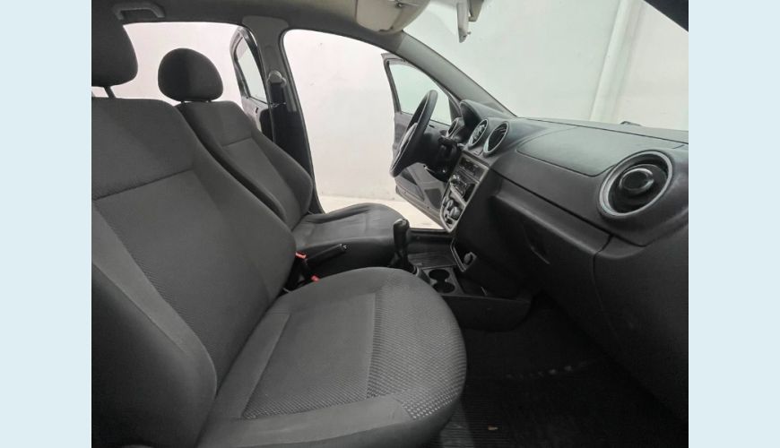 VOLKSWAGEN VOLKSWAGEN VOYAGE FLEX MANUAL 4P - PRETO - 2011 Foto 9 (Grande)