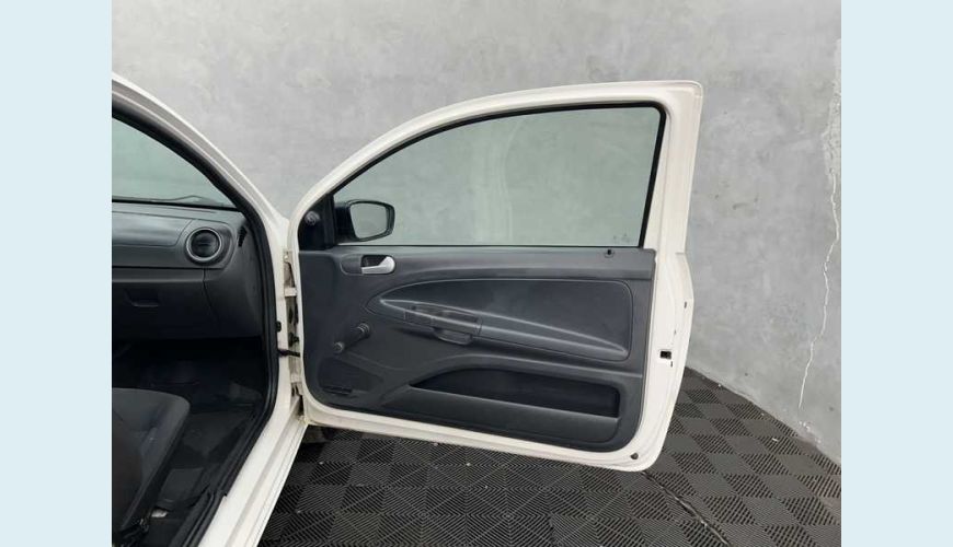 VOLKSWAGEN VOLKSWAGEN SAVEIRO STARTLINE CS 1.6 FLEX MANUAL 2P - BRANCO - 2016 Foto 9 (Grande)