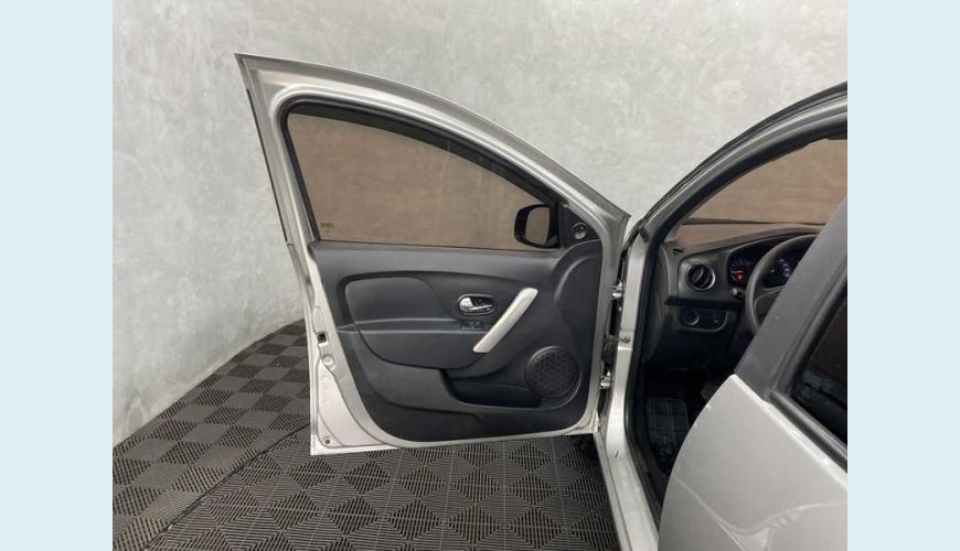 RENAULT RENAULT SANDERO EXPRESSION 1.0 16V FLEX MANUAL 4P - PRATA - 2017 Foto 9 (Grande)