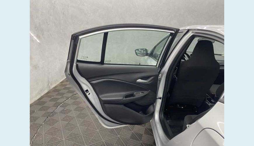 CHEVROLET ONIX PLUS LT 1.0 FLEX MANUAL 4P - PRATA - 2023 Foto 9 (Grande)