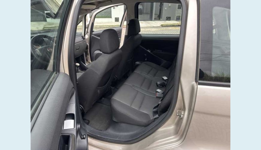 FIAT IDEA ATTRACTIVE 1.4 8V FLEX - BEGE - 2014 Foto 9 (Grande)