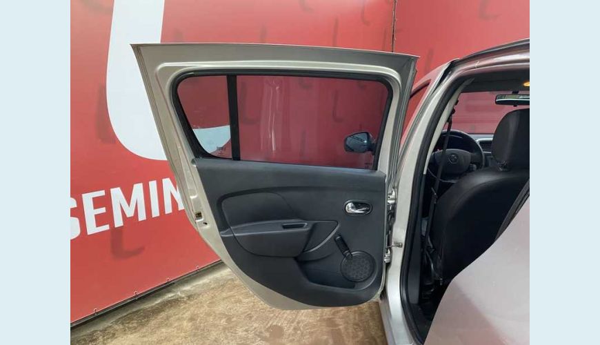 RENAULT RENAULT SANDERO AUTHENTIQUE 1.0 12V FLEX MANUAL 4P - PRATA - 2019 Foto 9 (Grande)