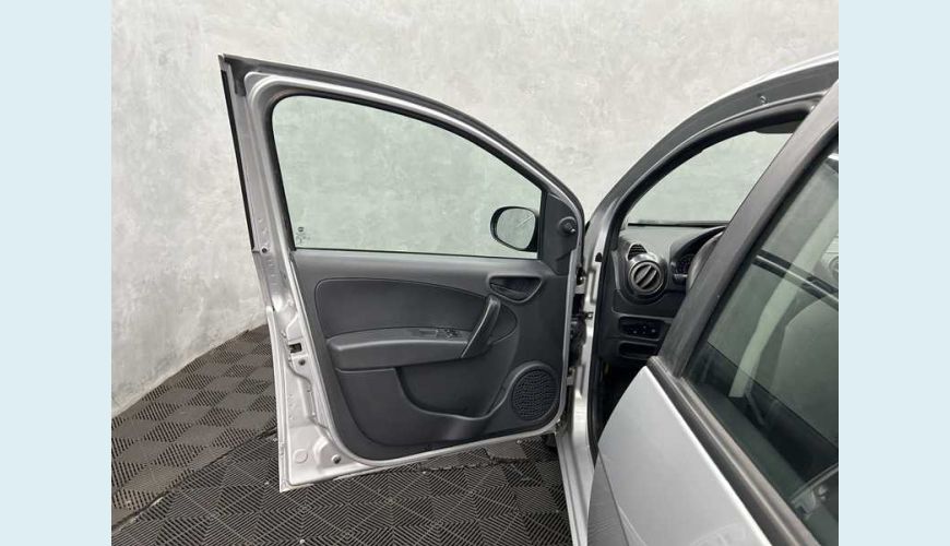 FIAT GRAND SIENA 1.0 FLEX MANUAL 4P - PRATA - 2021 Foto 9 (Grande)