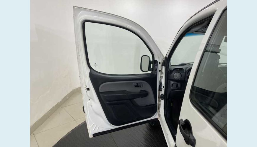 FIAT FIAT DOBLO ESSENCE 1.8 FLEX MANUAL 4P - BRANCO - 2018 Foto 9 (Grande)