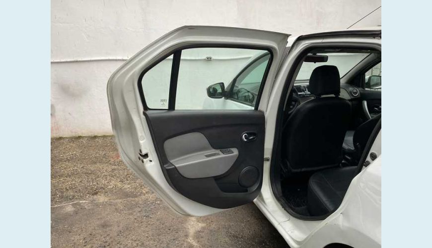 RENAULT LOGAN EXPRESSION 1.0 12V FLEX MANUAL 4P - BRANCO - 2018 Foto 9 (Grande)