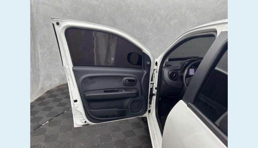 FIAT MOBI LIKE 1.0 FLEX MANUAL 4P - BRANCO - 2023 Foto 9 (Grande)