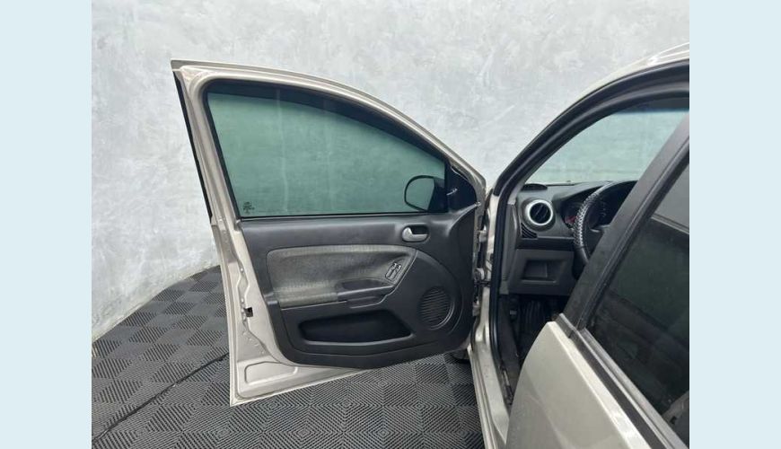 FORD FIESTA SEDAN 1.6 FLEX MANUAL 4P - BEGE - 2012 Foto 9 (Grande)