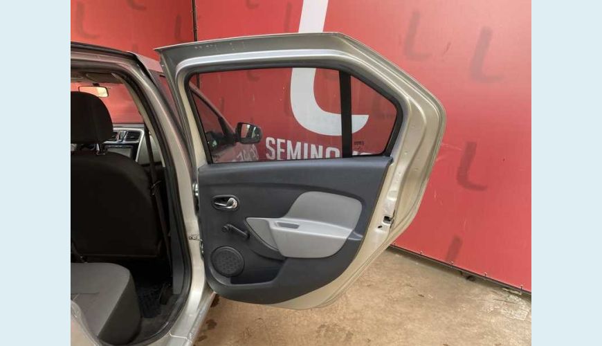 RENAULT LOGAN AUTHENTIQUE 1.0 16V FLEX AUT. 4P - PRATA - 2015 Foto 9 (Grande)
