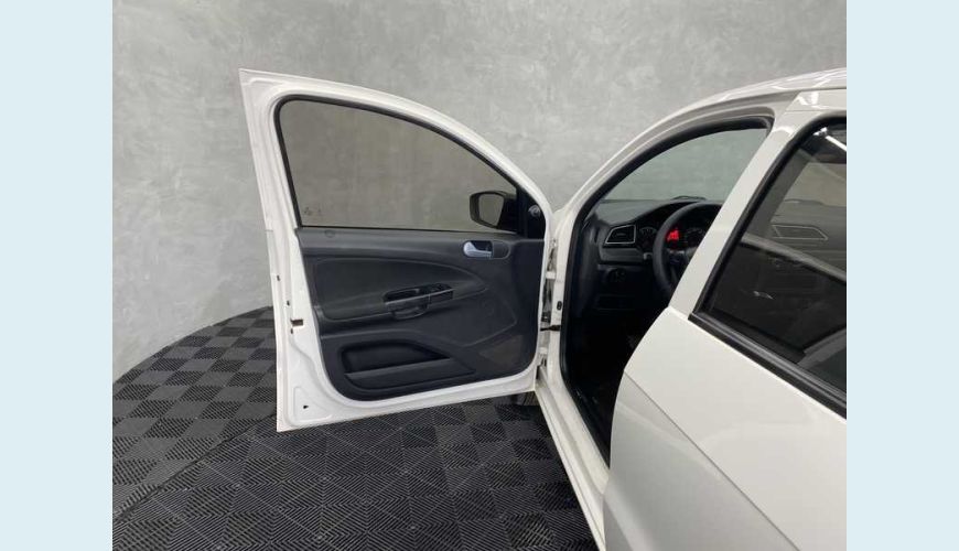 VOLKSWAGEN VOYAGE TRENDLINE 1.6 FLEX MANUAL 4P - BRANCO - 2018 Foto 9 (Grande)