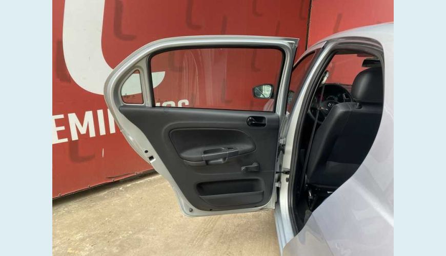VOLKSWAGEN GOL 1.6 FLEX MANUAL 4P - PRATA - 2021 Foto 9 (Grande)