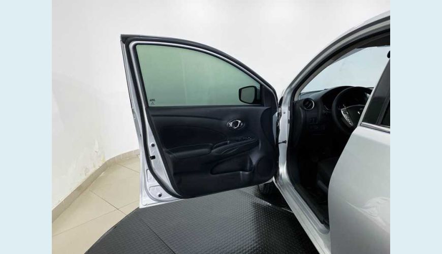 NISSAN NISSAN VERSA UNIQUE 1.6 16V FLEX MANUAL 4P - PRATA - 2016 Foto 9 (Grande)