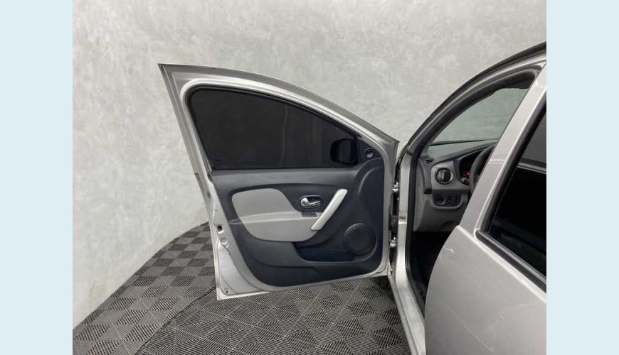 RENAULT LOGAN EXPRESSION 1.6 16V FLEX MANUAL 4P - PRATA - 2019 Foto 9 (Grande)