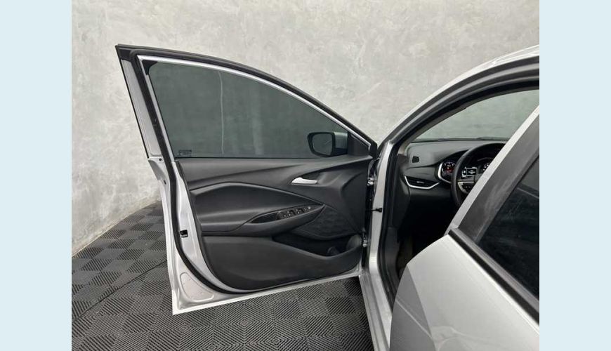 CHEVROLET ONIX PLUS LTZ 1.0 TURBO FLEX AUT. 4P - PRATA - 2023 Foto 9 (Grande)