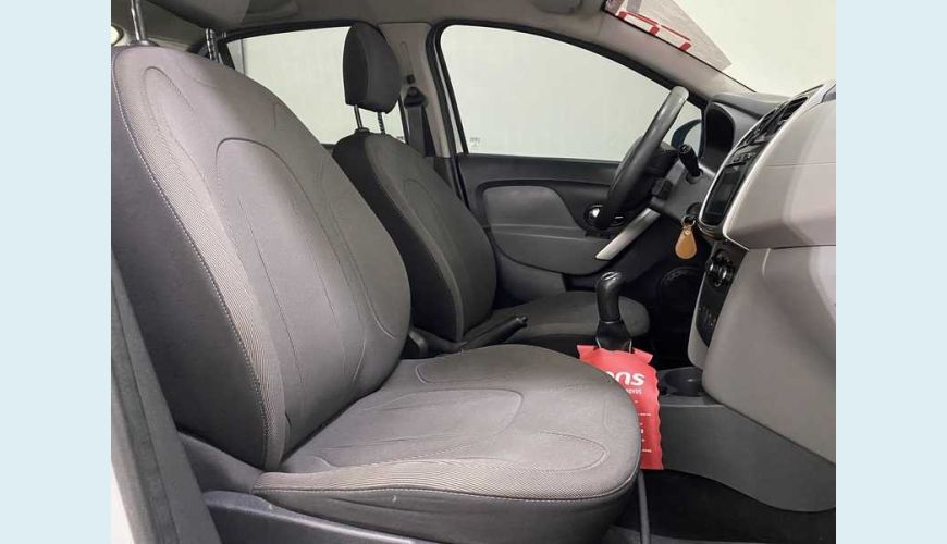 RENAULT LOGAN DYNAMIQUE 1.6 8V FLEX MANUAL 4P - BRANCO - 2015 Foto 9 (Grande)