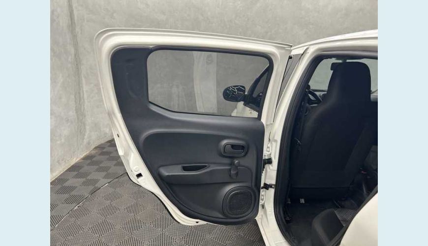 FIAT MOBI LIKE 1.0 FLEX MANUAL 4P - BRANCO - 2023 Foto 9 (Grande)