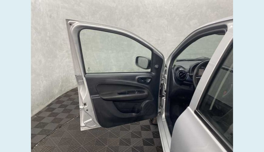 FIAT UNO ATTRACTIVE 1.0 FLEX MANUAL 4P - PRATA - 2021 Foto 9 (Grande)