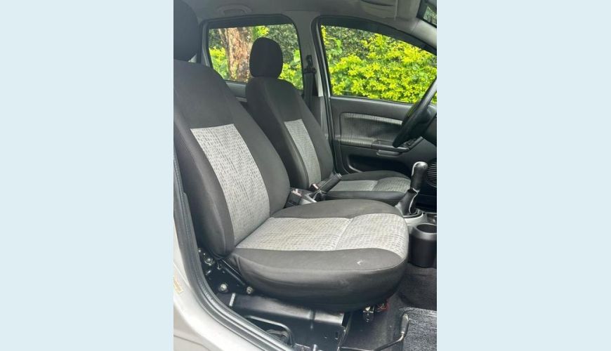 FORD FIESTA 1.0 FLEX MANUAL 4P - PRATA - 2014 Foto 9 (Grande)