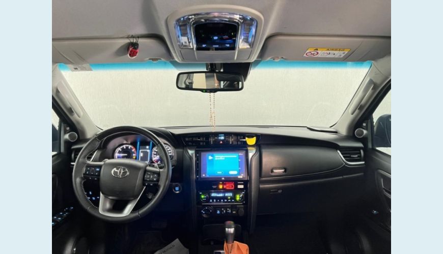 TOYOTA HILUX SW4 - CINZA - 2024 Foto 9 (Grande)