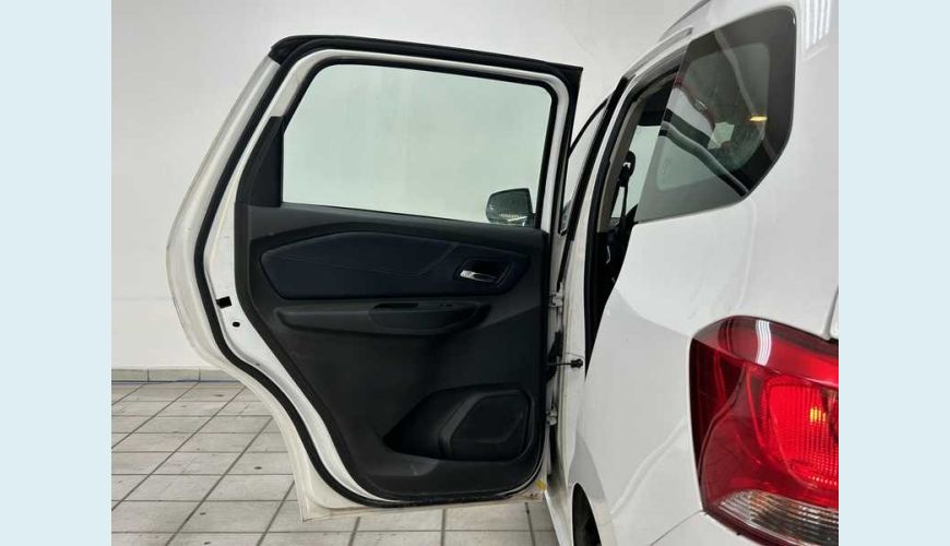 CHEVROLET SPIN PREMIER 1.8 (AUT.) - BRANCO - 2023 Foto 9 (Grande)