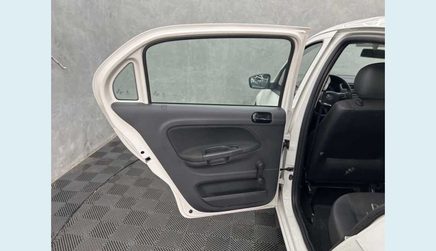 VOLKSWAGEN VOYAGE 1.0 MPI (FLEX) - BRANCO - 2023 Foto 9 (Grande)