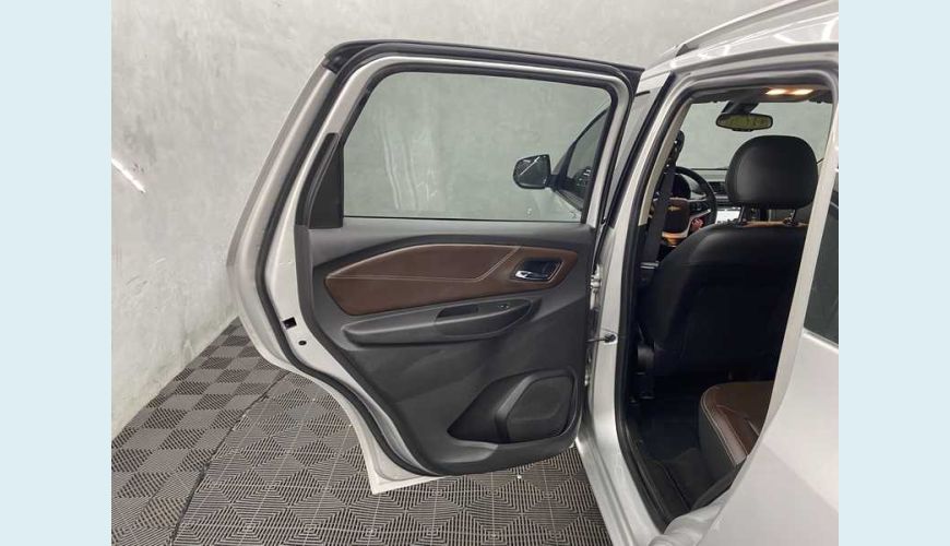 CHEVROLET SPIN PREMIER 7S 1.8 (AUT) (FLEX) - PRATA - 2022 Foto 9 (Grande)