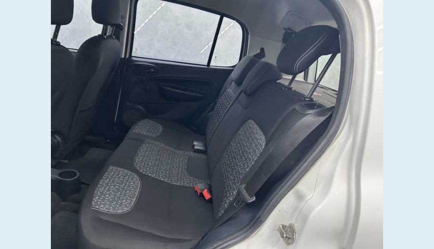 FIAT UNO ATTRACTIVE 1.0 - BRANCO - 2021 Foto 9 (Grande)