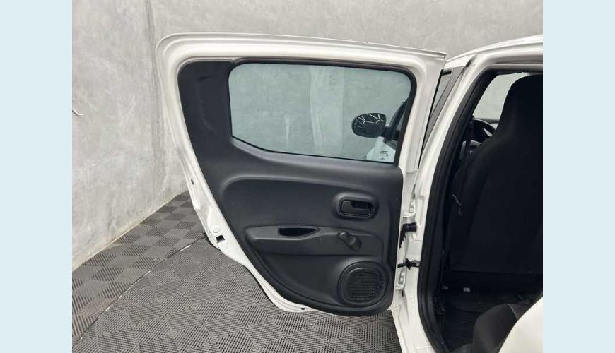 FIAT MOBI LIKE 1.0 (FLEX) - BRANCO - 2022 Foto 9 (Grande)