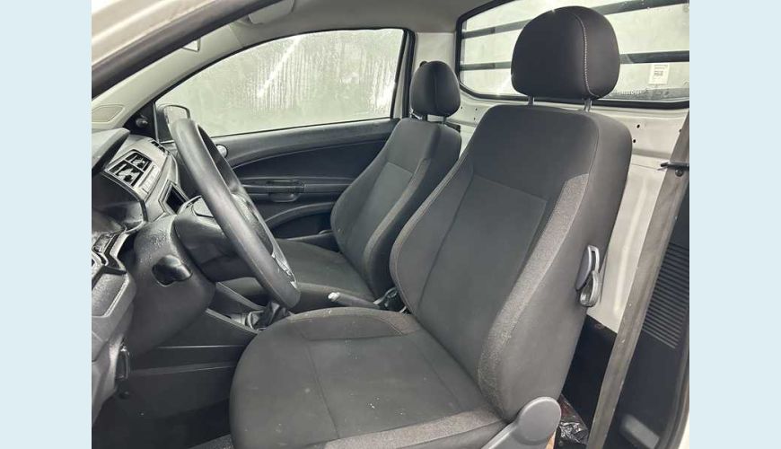 VOLKSWAGEN SAVEIRO ROBUST TOTAL FLEX 16V - BRANCO - 2024 Foto 9 (Grande)