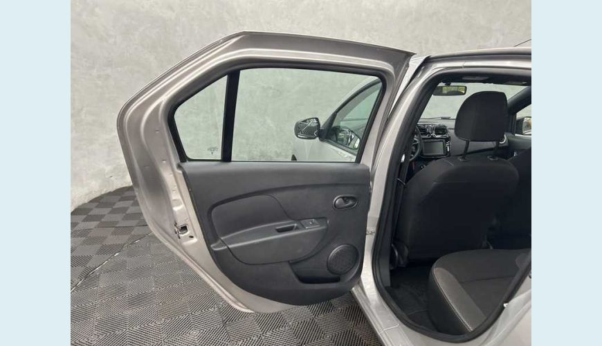 RENAULT LOGAN ZEN 1.0 - PRATA - 2024 Foto 9 (Grande)