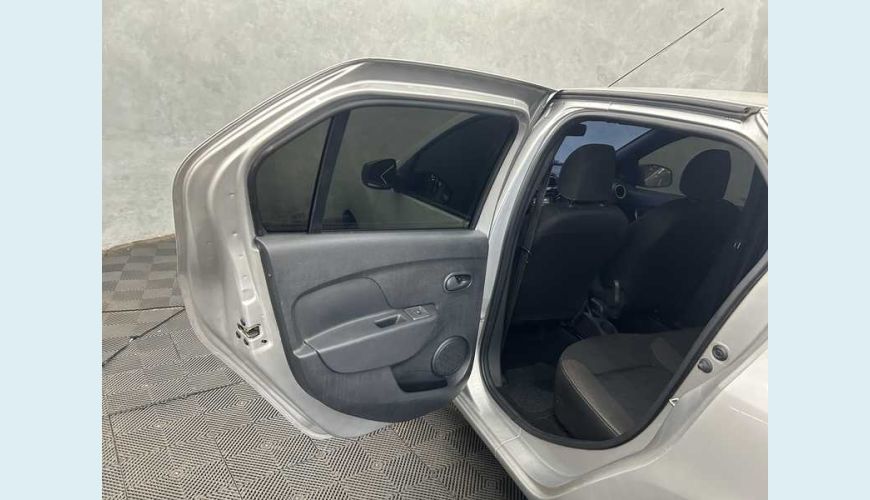RENAULT LOGAN ZEN 1.0 - PRATA - 2024 Foto 9 (Grande)