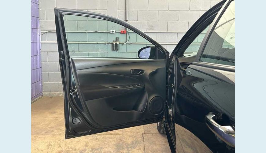 TOYOTA YARIS XL 1.5 (FLEX) (AUT) - PRETO - 2025 Foto 9 (Grande)