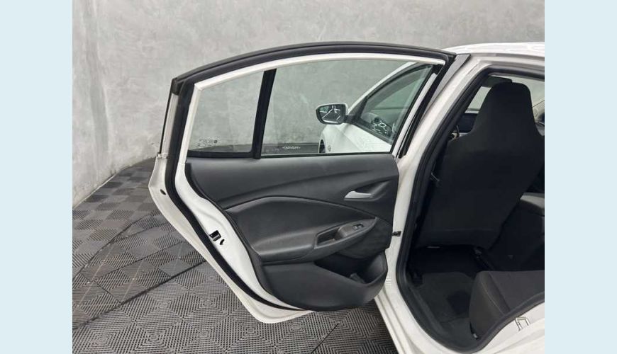 CHEVROLET ONIX PLUS LTZ 1.0 TURBO (AUT.) - BRANCO - 2023 Foto 9 (Grande)