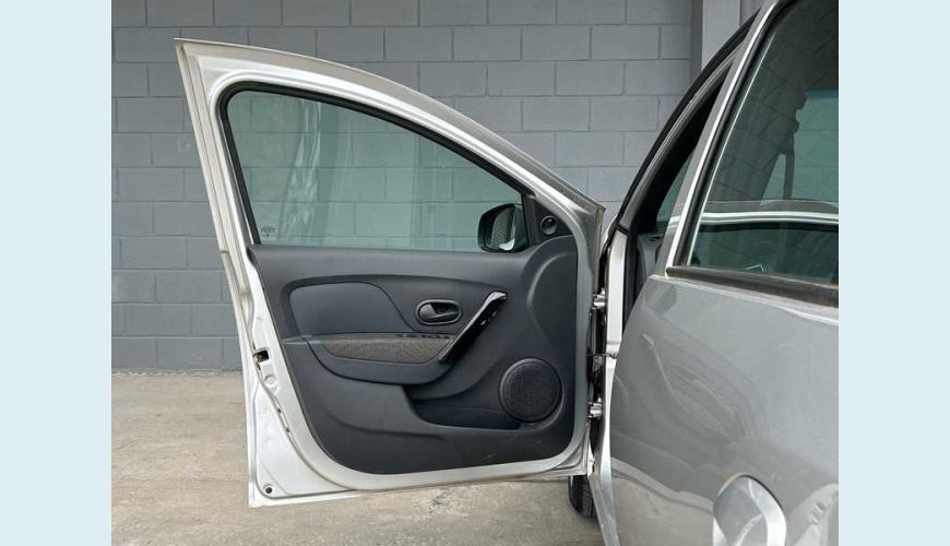 RENAULT LOGAN ZEN 1.0 - PRATA - 2025 Foto 9 (Grande)