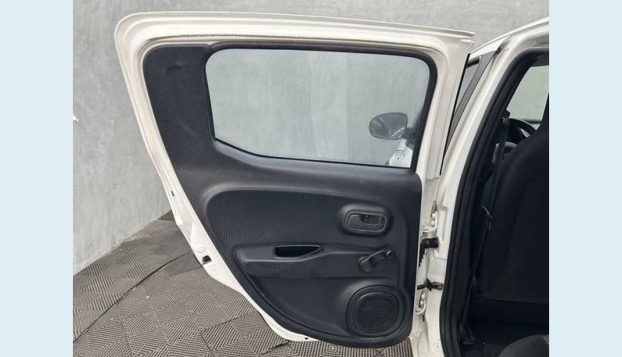 FIAT MOBI LIKE 1.0 (FLEX) - BRANCO - 2023 Foto 9 (Grande)