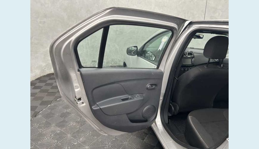 RENAULT LOGAN ZEN 1.0 - PRATA - 2024 Foto 9 (Grande)