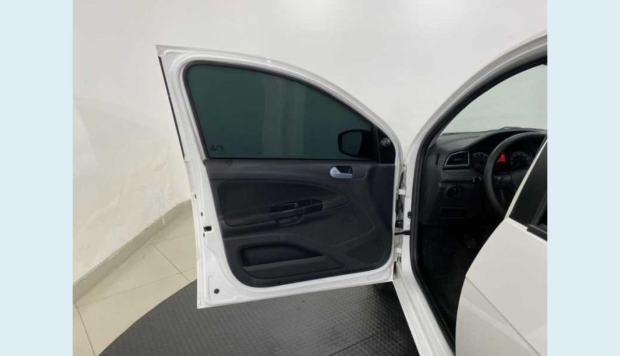 VOLKSWAGEN GOL 1.6 MSI (FLEX) - BRANCO - 2019 Foto 9 (Grande)