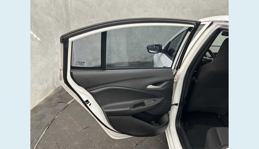 CHEVROLET ONIX PLUS 1.0 TURBO (AUT.) - BRANCO - 2023 Foto 9 (Grande)