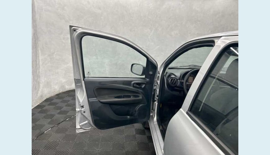 FIAT UNO ATTRACTIVE 1.0 8V (FLEX) 4P - PRATA - 2020 Foto 9 (Grande)