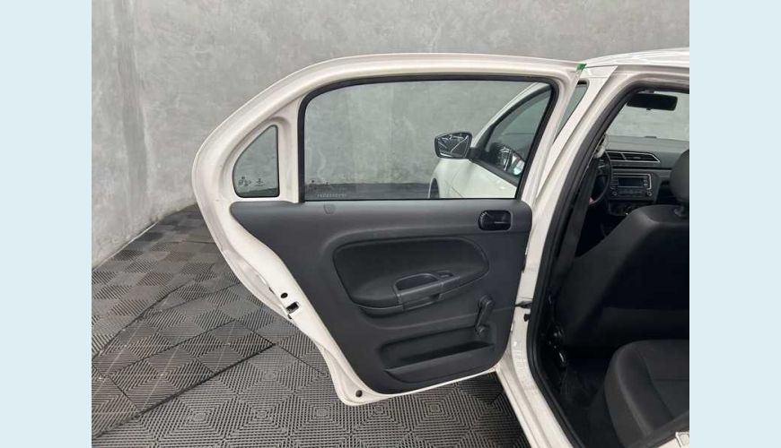 VOLKSWAGEN GOL 1.0 12V FLEX - BRANCO - 2023 Foto 9 (Grande)