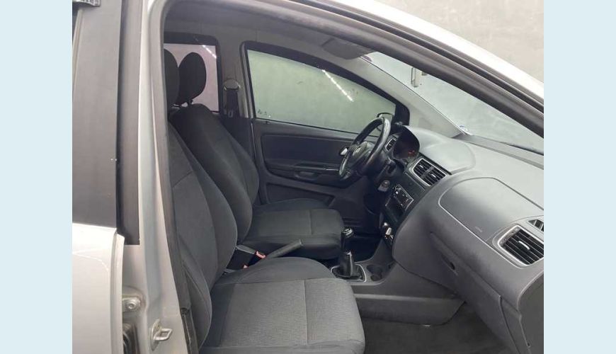 VOLKSWAGEN FOX 1.0 VHT FLEX 4P - PRATA - 2013 Foto 9 (Grande)