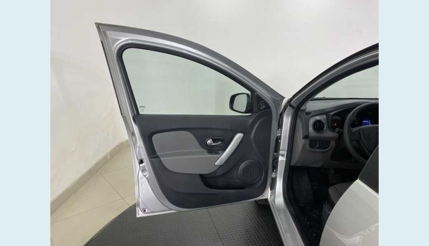 RENAULT LOGAN EXPRESSION 1.6 16V SCE EASY-R FLEX - PRATA - 2018 Foto 9 (Grande)