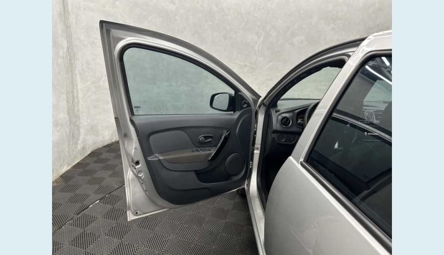 RENAULT LOGAN ZEN 1.0 12V SCE FLEX - PRATA - 2023 Foto 9 (Grande)