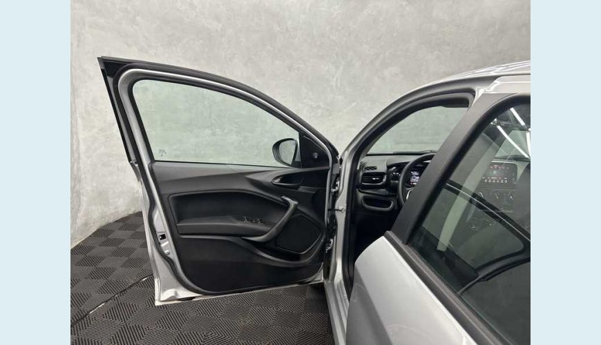 FIAT CRONOS DRIVE 1.3 FLEX MT - PRATA - 2023 Foto 9 (Grande)