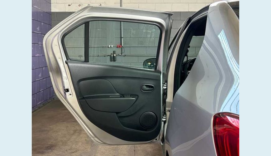 RENAULT LOGAN ZEN 1.0 - PRATA - 2025 Foto 9 (Grande)