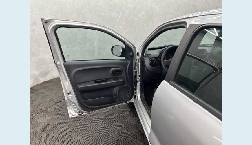 FIAT MOBI LIKE 1.0 FLEX - PRATA - 2023 Foto 9 (Grande)