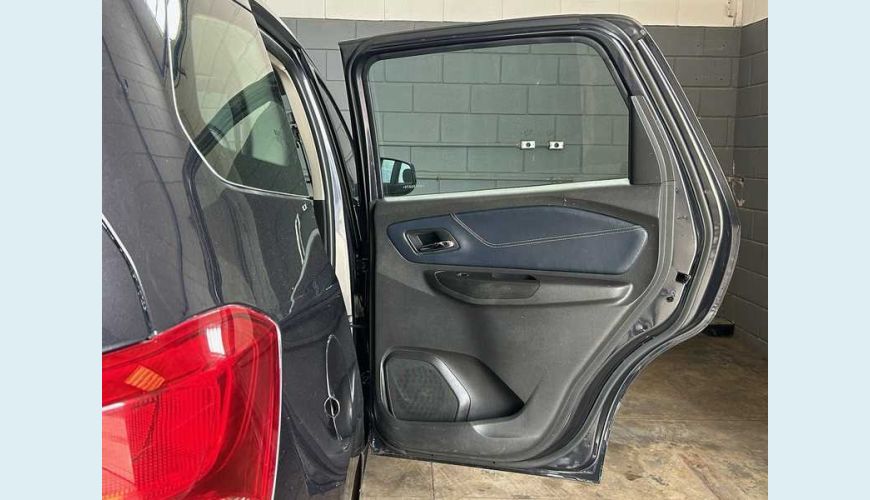CHEVROLET SPIN PREMIER 1.8 (AUT.) - CINZA - 2024 Foto 9 (Grande)