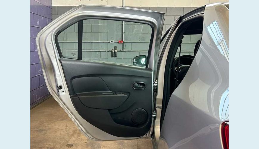 RENAULT LOGAN ZEN 1.0 - PRATA - 2025 Foto 9 (Grande)