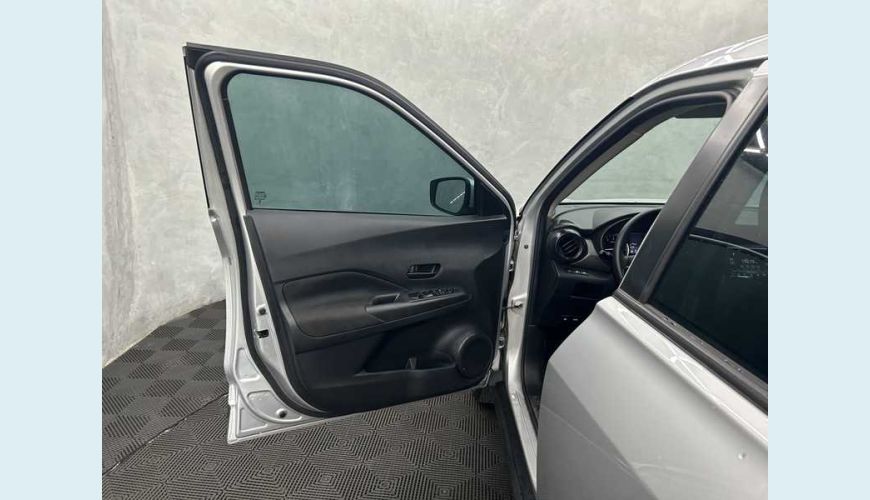 NISSAN KICKS ACTIVE 1.6 FLEX - PRATA - 2024 Foto 9 (Grande)