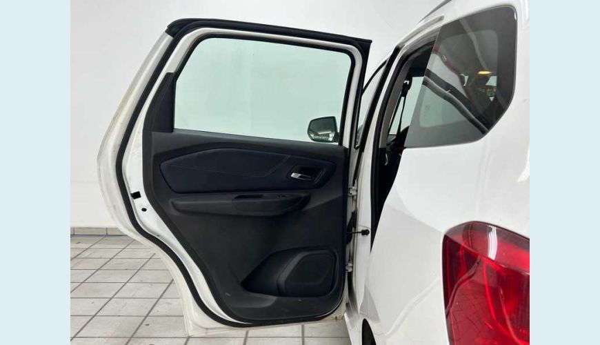 CHEVROLET SPIN PREMIER 1.8 (AUT.) - BRANCO - 2023 Foto 9 (Grande)
