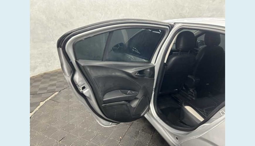 FIAT CRONOS DRIVE 1.3 FLEX AT - PRATA - 2023 Foto 9 (Grande)
